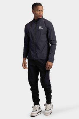 Off The Pitch X Robey Tammy Woven Bi-Stretch Trainingspak Heren Zwart - Maat M - Kleur: Zwart | Soccerfanshop Off The Pitch X Robey Tammy Woven Bi-Stretch Trainingspak Heren Zwart - Maat M - Kleur: Zwart | Soccerfanshop