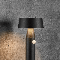 Staande zwarte tuinlamp met ingebouwd zonnepaneel en PIR sensor Nordlux 'Nama 90' - thumbnail