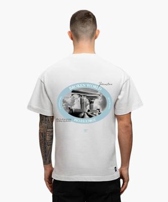 Jorcustom Broken World Loose Fit T-Shirt Heren Wit - Maat S - Kleur: Wit | Soccerfanshop Jorcustom Broken World Loose Fit T-Shirt Heren Wit - Maat S - Kleur: Wit | Soccerfanshop