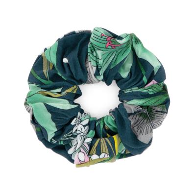 MAYCE Girlslabel Meisjes scrunchie - Blauw bloemen AOP MAYCE Girlslabel Meisjes scrunchie - Blauw bloemen AOP