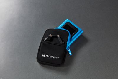 Kingsong IronKey Vault Privacy 80 960 GB Externe harde schijf (3,5 inch) USB-C Blauw IKVP80ES/960G