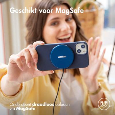 Accezz Liquid Silicone Backcover met MagSafe iPhone 16 Plus Telefoonhoesje Blauw