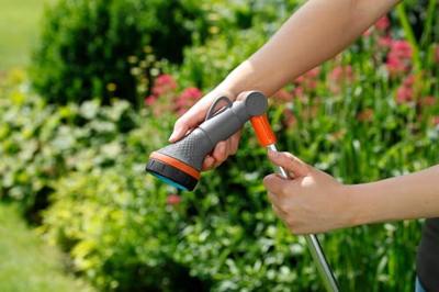 Gardena Comfort Broes met Verlengstuk voor Hanging Baskets - Verstelbaar & Vorstbestendig - thumbnail