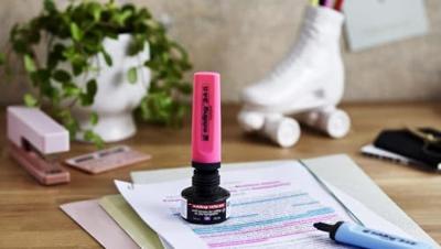 Edding markeerstift 345 geel, doos van 10 stuks Edding markeerstift 345 geel, doos van 10 stuks