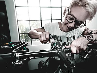 Wera 7467 Kraftform Pistoolgreep Instelbare Momentschroevendraaier met standaardinstellingen met Rapidaptor Snelwisselhouder, 1/4 duim, 25,0 in. lbs. Wera 7467 Kraftform Pistoolgreep Instelbare Momentschroevendraaier met standaardinstellingen met Rapidaptor Snelwisselhouder, 1/4 duim, 25,0 in. lbs.