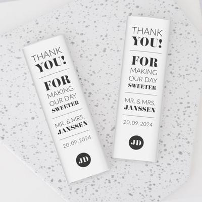 Chocoladereep modern typografisch trouwbedankje