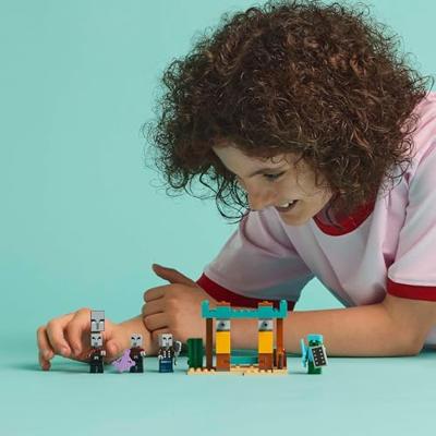 LEGO minecraft 21267 de illagers in de woestijn