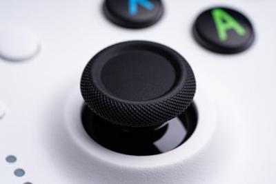 8Bitdo Ultimate Wired Controller for Xbox - White (Hall Effect) 8Bitdo Ultimate Wired Controller for Xbox - White (Hall Effect)