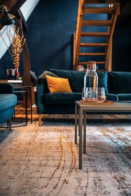 Louis de Poortere - Griff 8419 Mad Men Columbus Gold - 240x340 cm Vloerkleed Louis de Poortere - Griff 8419 Mad Men Columbus Gold - 240x340 cm Vloerkleed