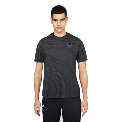 Castore Core Tech Trainingsshirt Zwart Donkergrijs Castore Core Tech Trainingsshirt Zwart Donkergrijs