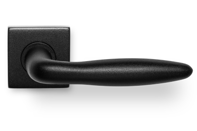 Deurklink Luno zwart basis op vierkant rozet geveerd Deurklink Luno zwart basis op vierkant rozet geveerd