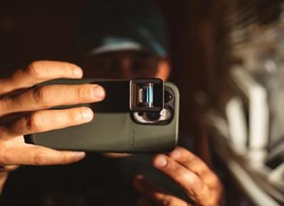 Moment T-Series 1.33x Anamorphic Mobile Lens, Gold Flare Moment T-Series 1.33x Anamorphic Mobile Lens, Gold Flare