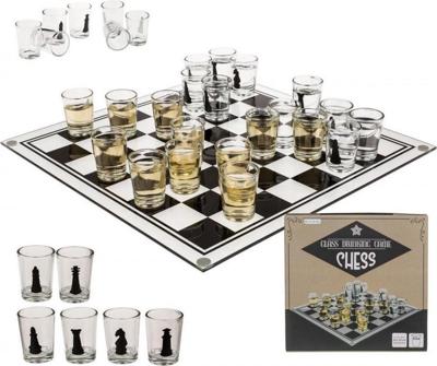 Schaak drankspel met shotglaasjes