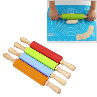 kn055 massief houten handvat silicone deegroller non-stick voedsel knoedel stok lengte: 38cm willekeurige kleur levering