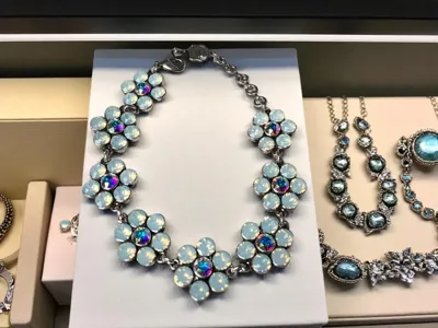 Dolce Luna verzilverde armband met Swarovski kristallen - bloemmotief