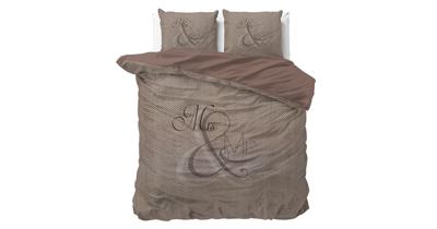 DreamHouse Bedding Mr and Mrs Knitted - Taupe Lits-jumeaux (240 x 220 cm + 2 kussenslopen) Dekbedovertrek DreamHouse Bedding Mr and Mrs Knitted - Taupe Lits-jumeaux (240 x 220 cm + 2 kussenslopen) Dekbedovertrek