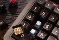 8Bitdo Retro 18 Mechanical Numpad C64 Edition - thumbnail