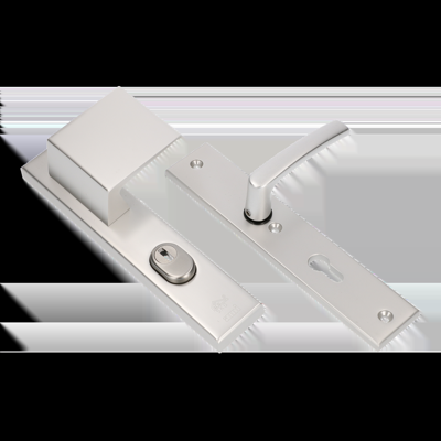 AMI Veiligheidsbeslag 251/50/15 Kt 72 Deurdikte 90/80 Re Deurkruk 332 Profielcilinder 72 F1 Deurdikte 53/57 Mm - 891436 AMI Veiligheidsbeslag 251/50/15 Kt 72 Deurdikte 90/80 Re Deurkruk 332 Profielcilinder 72 F1 Deurdikte 53/57 Mm - 891436