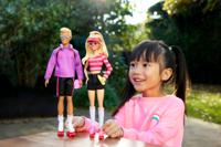 Barbie-Fashionistas-Doos met poppen en rolschaatsaccessoires HXK90 - thumbnail