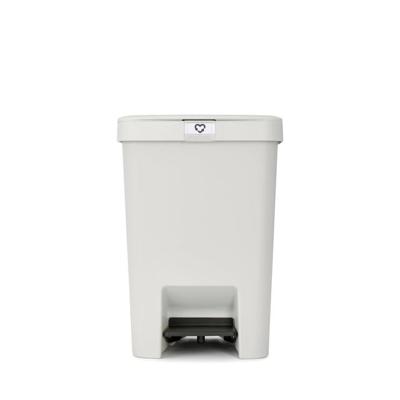 Brabantia stepup pedaalemmer 25 liter light grey Brabantia stepup pedaalemmer 25 liter light grey