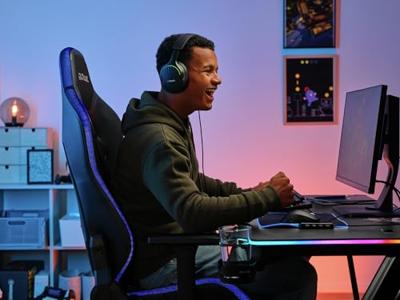 Trust GXT 709 Luminus Gaming Bureau Zwart