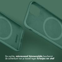 Accezz Liquid Silicone Backcover met MagSafe iPhone 16 Pro Max Telefoonhoesje Groen - thumbnail