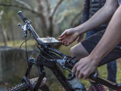 QUAD LOCK mag poncho - iphone 14