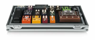 Gator Cases G-TOUR-PB-XLGW G-TOUR Pedal Board Extra Large met flightcase met wielen Gator Cases G-TOUR-PB-XLGW G-TOUR Pedal Board Extra Large met flightcase met wielen