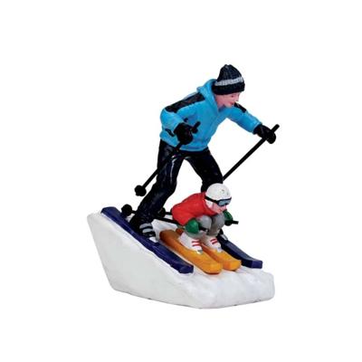 Lemax coming through kerstdorp figuur type 3 Vail Village 2017