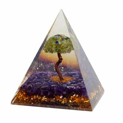 Orgonite Piramide Amethist met Peridoot Boompje (90 mm)