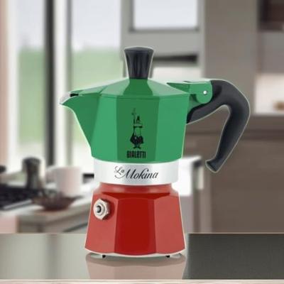 Italiaanse koffiezetter - BIALETTI - La Mokina Italia - Geschikt voor alle kookplaten behalve inductie - 1 kopje - 40 ml - Groen / Rood Italiaanse koffiezetter - BIALETTI - La Mokina Italia - Geschikt voor alle kookplaten behalve inductie - 1 kopje - 40 ml - Groen / Rood