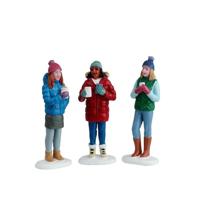 Lemax hot cocoa with friends s/3 kerstdorp figuur type 3 Vail Village 2024 - thumbnail