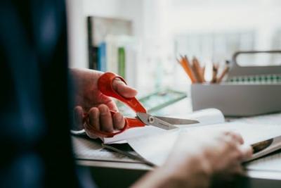 Schaar fiskars classic universeel 21cm links rood