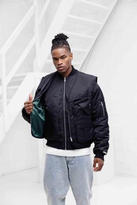 Off The Pitch Double Layered Bomberjack Heren Zwart - Maat L - Kleur: Zwart | Soccerfanshop Off The Pitch Double Layered Bomberjack Heren Zwart - Maat L - Kleur: Zwart | Soccerfanshop