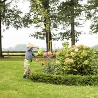 Kinderschort met tuingereedschap / Esschert Design - thumbnail