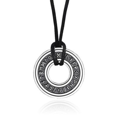 Amulet Ketting "Odin" - Ronde Circel met Noorse Tekens Zilver Amulet Ketting "Odin" - Ronde Circel met Noorse Tekens Zilver