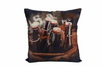 Kussen "Bottles in crate" stof 40x40x15cm - thumbnail