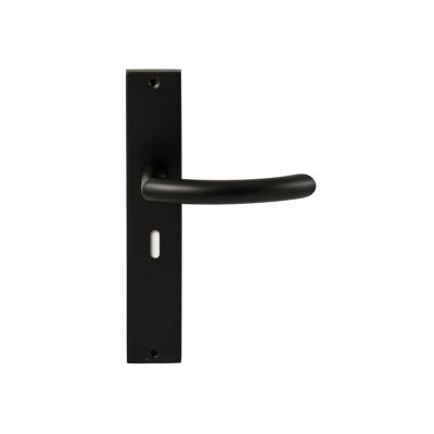 Hardbrass Deurkruk Helsinki op rechthoekig langschild sleutelgat 56mm - zwart