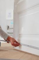 Tesa Deurborstel met veersysteem - 100 x 4 cm - bruin - thumbnail