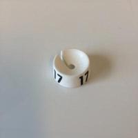 MB wit/zwart 17 voor op kledinghanger - thumbnail