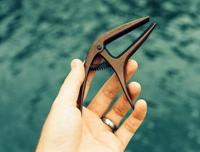 Ernie Ball 9600 Axis Capo Black universele capo - thumbnail