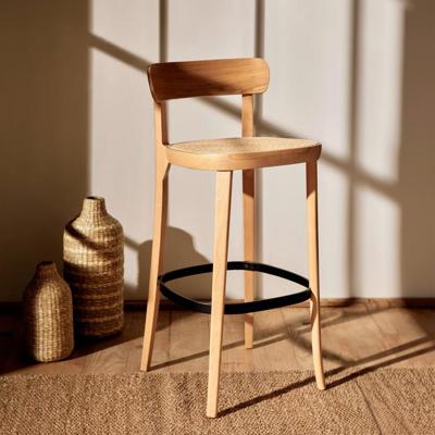 Kave Home Barkruk 'Romane' Beukenhout en rotan, kleur Naturel (zithoogte 75cm)