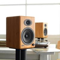 Audioengine A5+ draadloze Bluetooth-computerluidsprekers - 150 W Bluetooth-luidsprekers voor thuis, in de studio, tijdens het gamen met aptX-HD Bluetooth, AUX, RCA en afstandsbediening | Streaming audiosysteem van (Bamboo, Pair) - thumbnail
