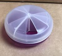 Pillendoos kunststof rond draaibaar deksel 3 vaks - paars - thumbnail