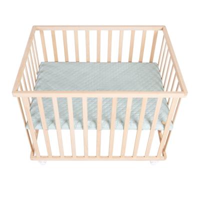 Babybox - ROBA - 75 x 100 cm - Inclusief matgroene boxmat 'Roba Style' - Wielen - Natuurlijk hout