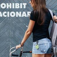 Catalyst AirPods waterproof Case glow in the dark - thumbnail