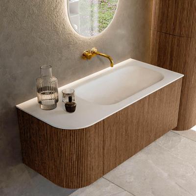 Mondiaz KURVE 105 cm Onderkast Greeploos 1 Lade Met Deuren Walnut, Wastafel Solid Surface Rechts Talc 0 Kraangaten Zonder Spiegel (KRVBGS105L1L1D0KR-Wal/Tal)
