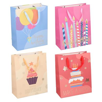 Geschenktas birthday cake 32x26cm