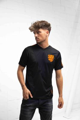 Cruyff Euro T-Shirt Heren Zwart - Maat S - Kleur: Zwart | Soccerfanshop Cruyff Euro T-Shirt Heren Zwart - Maat S - Kleur: Zwart | Soccerfanshop