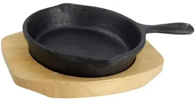 Pannetje gietijz 10cm op plank Pannetje gietijz 10cm op plank